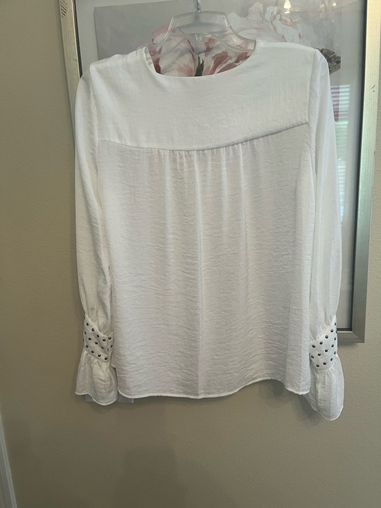 Vince Camuto White V-Neck Blouse with Studded Cuffs - Picture 3 of 4